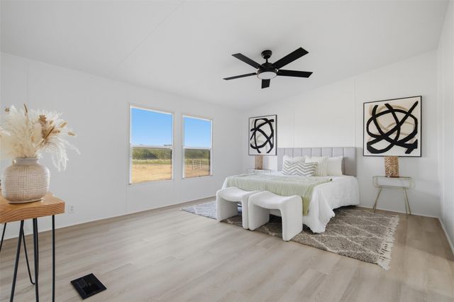 3299 Dale LN, Dale, TX 78616