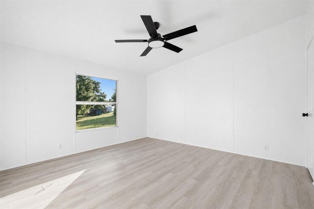 3299 Dale LN, Dale, TX 78616