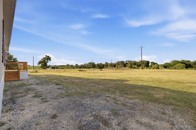 3299 Dale LN, Dale, TX 78616
