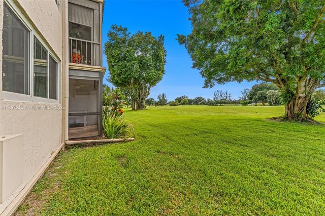 9811 N Hollybrook Lake Dr 103, Pembroke Pines, FL 33025