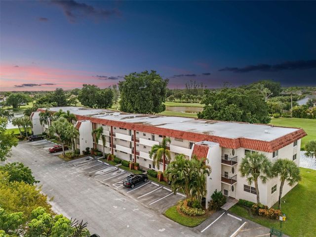 9811 N Hollybrook Lake Dr 103, Pembroke Pines, FL 33025