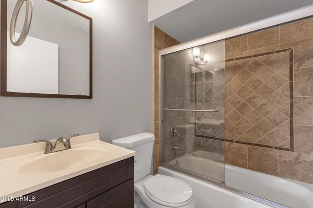 2530 E WAGONER Road, Phoenix, AZ 85032