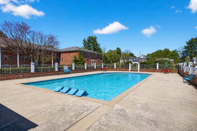 91 Pleasant St A6, Medfield, MA 02052