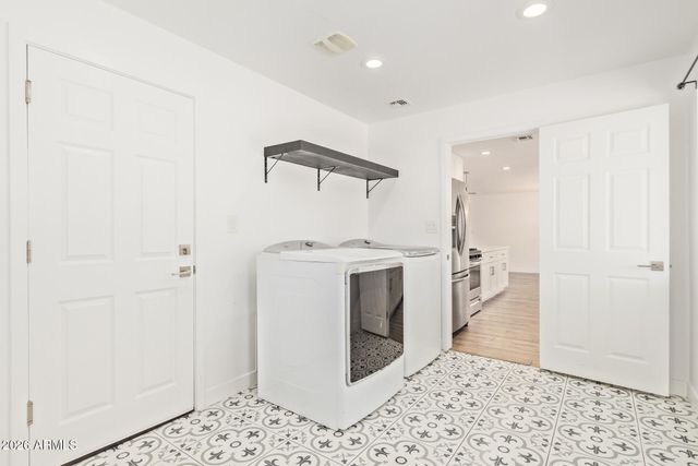 1809 E CONCORDA Drive, Tempe, AZ 85282