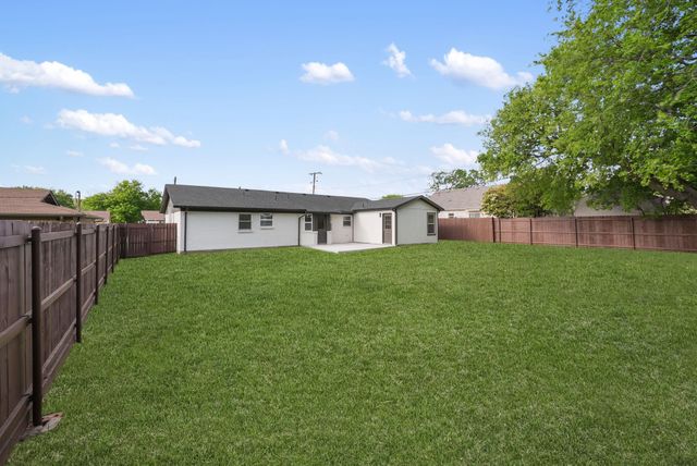 5905 Saramac Drive, Watauga, TX 76148