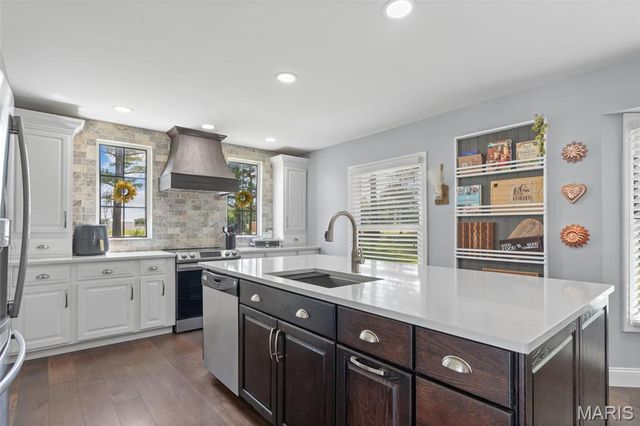 22191 Meremonte Road, Warrenton, MO 63383