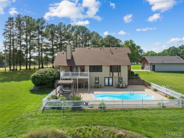 22191 Meremonte Road, Warrenton, MO 63383