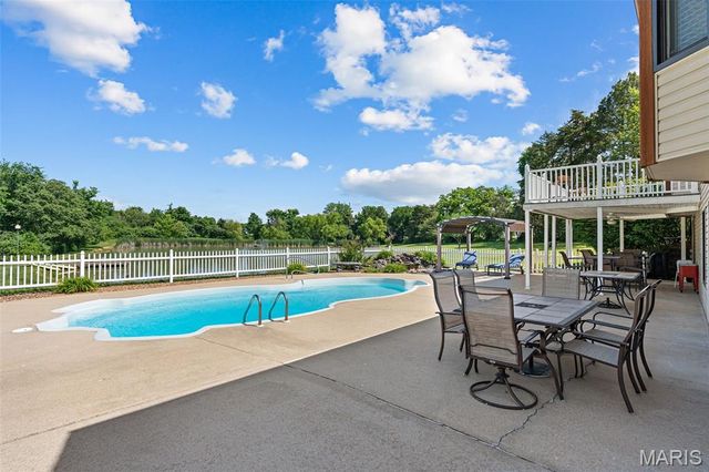 22191 Meremonte Road, Warrenton, MO 63383