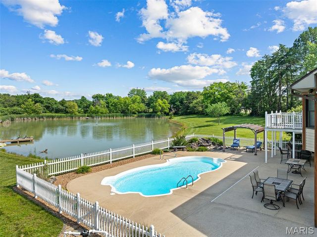 22191 Meremonte Road, Warrenton, MO 63383
