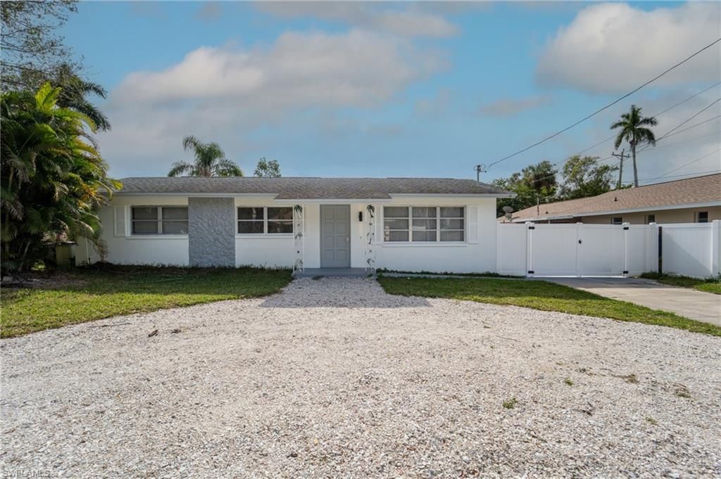 60 Cardinal DR, NORTH FORT MYERS, FL 33917 — exterior