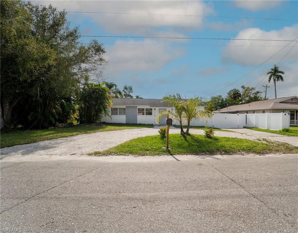 60 Cardinal DR, NORTH FORT MYERS, FL 33917 — photo 5