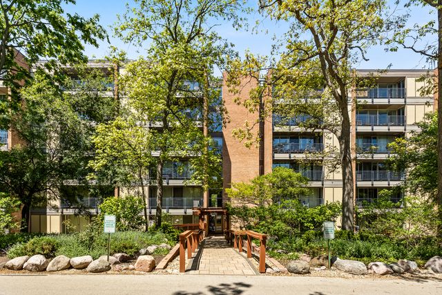 6010 Oakwood Drive 3H, Lisle, IL 60532