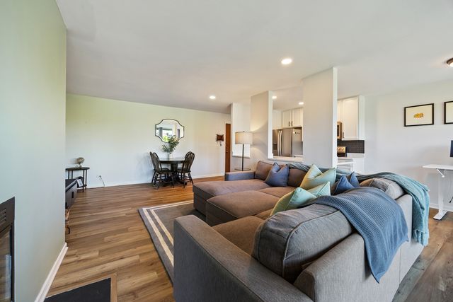 6010 Oakwood Drive 3H, Lisle, IL 60532