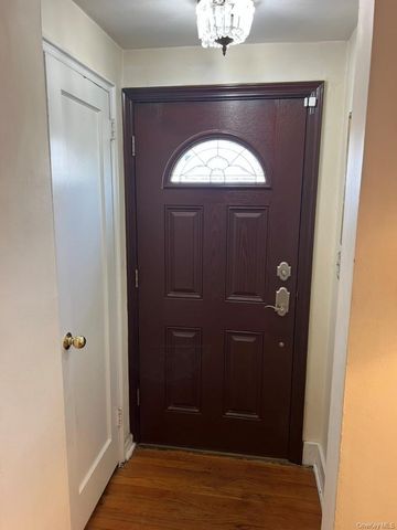 21 Oceanview Avenue, Valley Stream, NY 11581