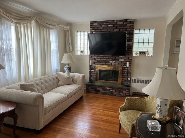 21 Oceanview Avenue, Valley Stream, NY 11581