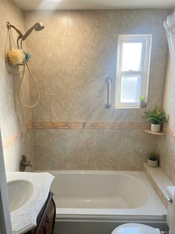 21 Oceanview Avenue, Valley Stream, NY 11581