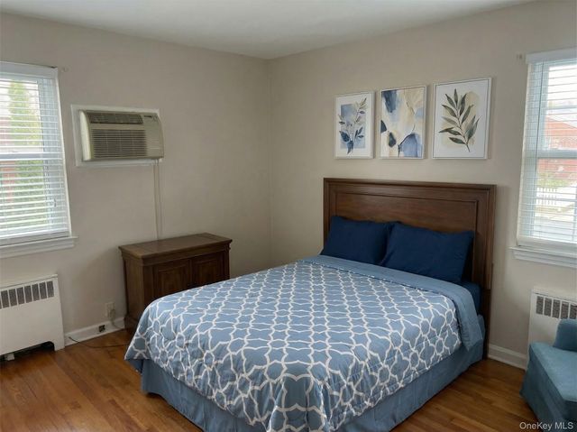 21 Oceanview Avenue, Valley Stream, NY 11581