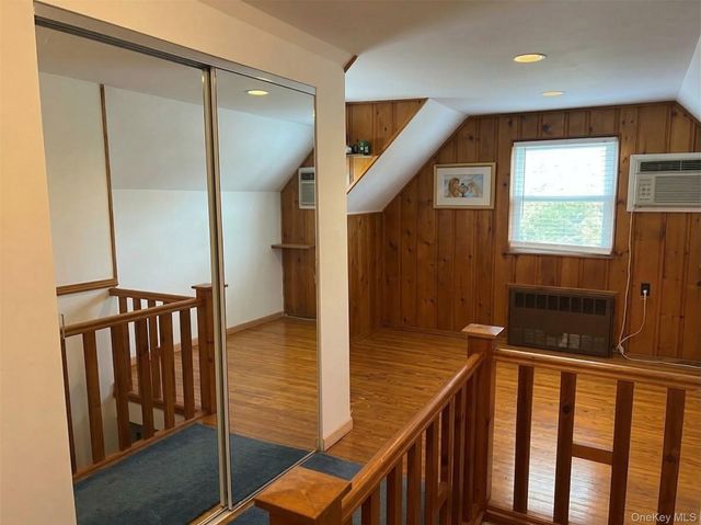 21 Oceanview Avenue, Valley Stream, NY 11581