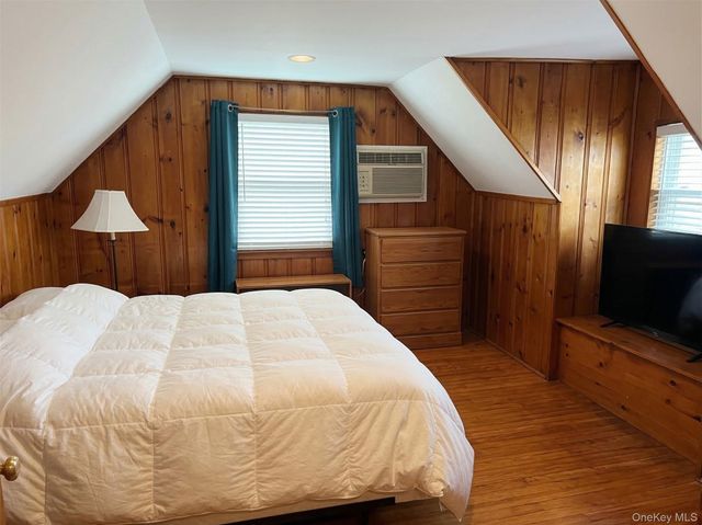 21 Oceanview Avenue, Valley Stream, NY 11581