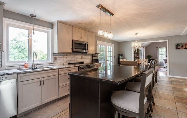 63 Franklin St, Halifax, MA 02338