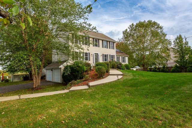 63 Franklin St, Halifax, MA 02338