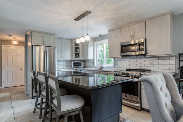 63 Franklin St, Halifax, MA 02338
