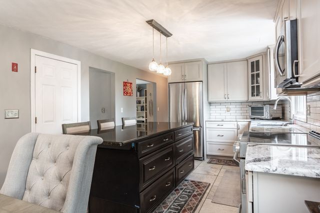 63 Franklin St, Halifax, MA 02338