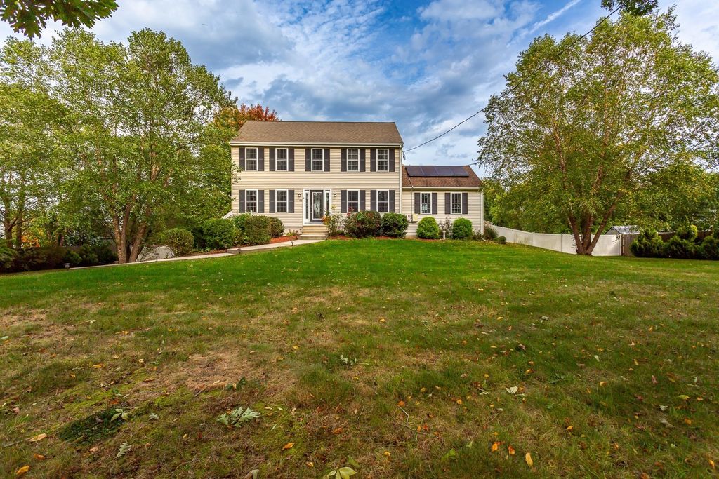63 Franklin St, Halifax, MA 02338