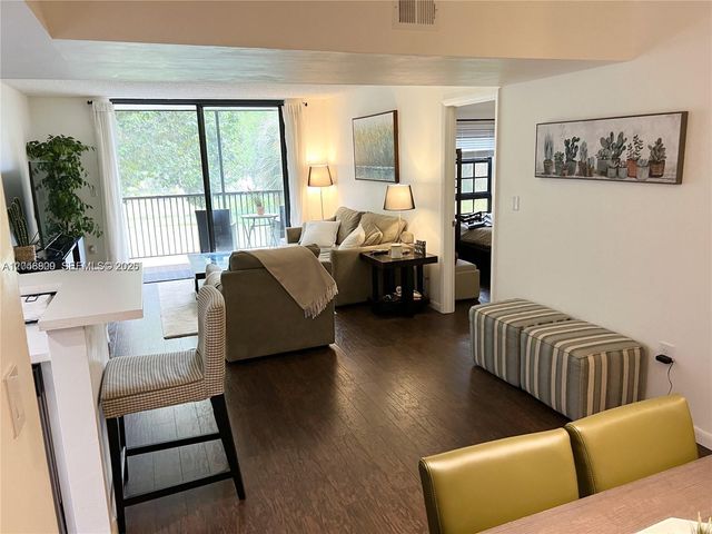 5530 NW 44th St 306C, Lauderhill, FL 33319