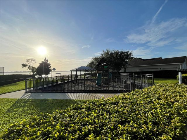 326 LAKE MARIANA WAY, Auburndale, FL 33823