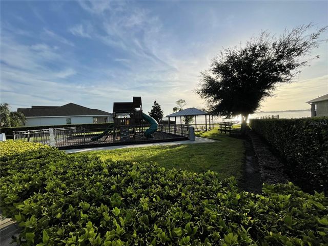 326 LAKE MARIANA WAY, Auburndale, FL 33823