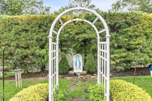 99 Gables Way, Jackson, NJ 08527