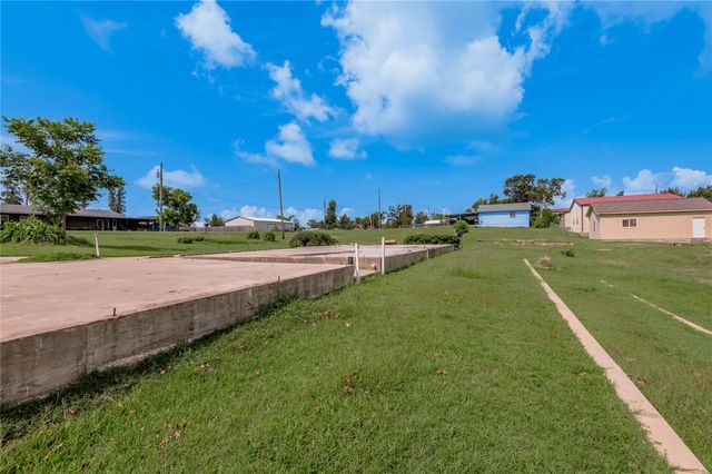 279 S Oak Lee Drive, Onalaska, TX 77360