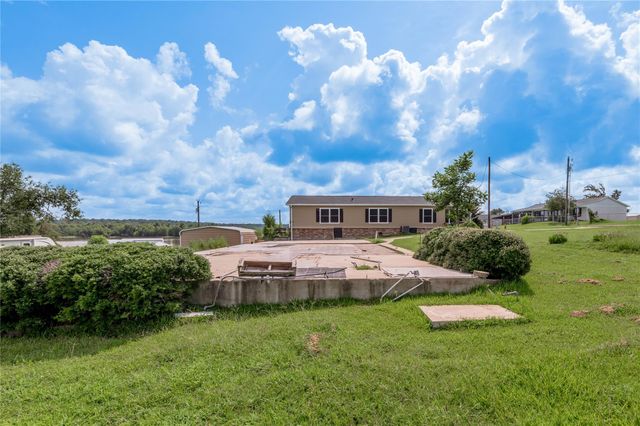 279 S Oak Lee Drive, Onalaska, TX 77360