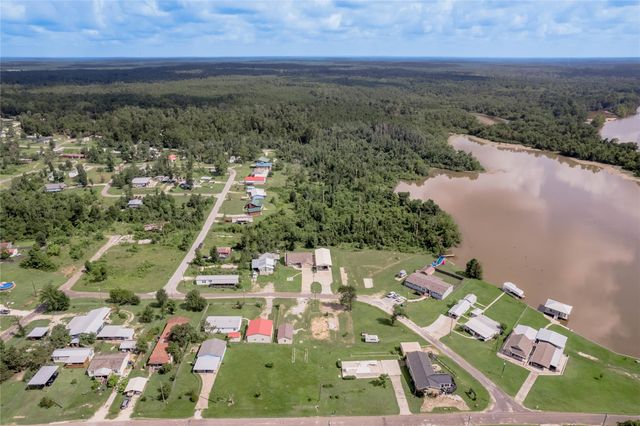 279 S Oak Lee Drive, Onalaska, TX 77360