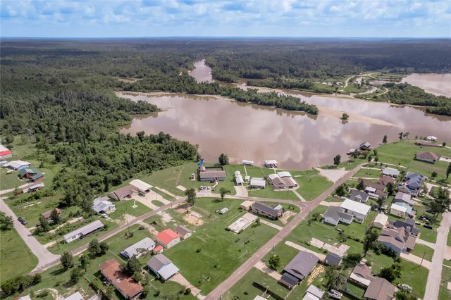 279 S Oak Lee Drive, Onalaska, TX 77360
