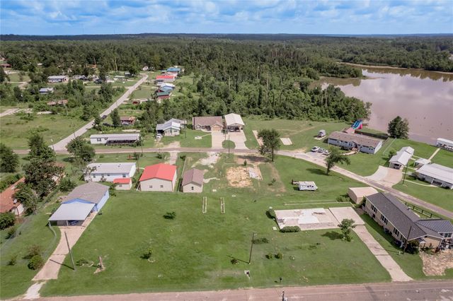279 S Oak Lee Drive, Onalaska, TX 77360