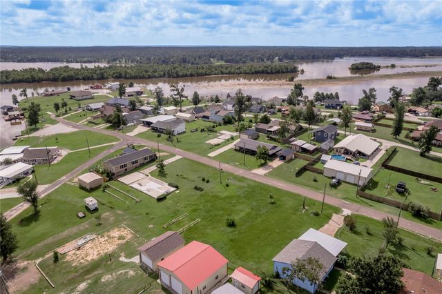 279 S Oak Lee Drive, Onalaska, TX 77360