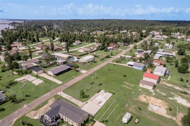 279 S Oak Lee Drive, Onalaska, TX 77360