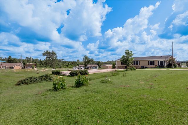279 S Oak Lee Drive, Onalaska, TX 77360
