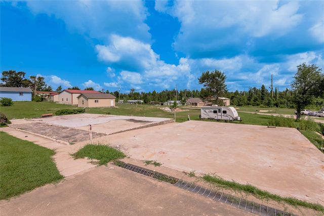 279 S Oak Lee Drive, Onalaska, TX 77360