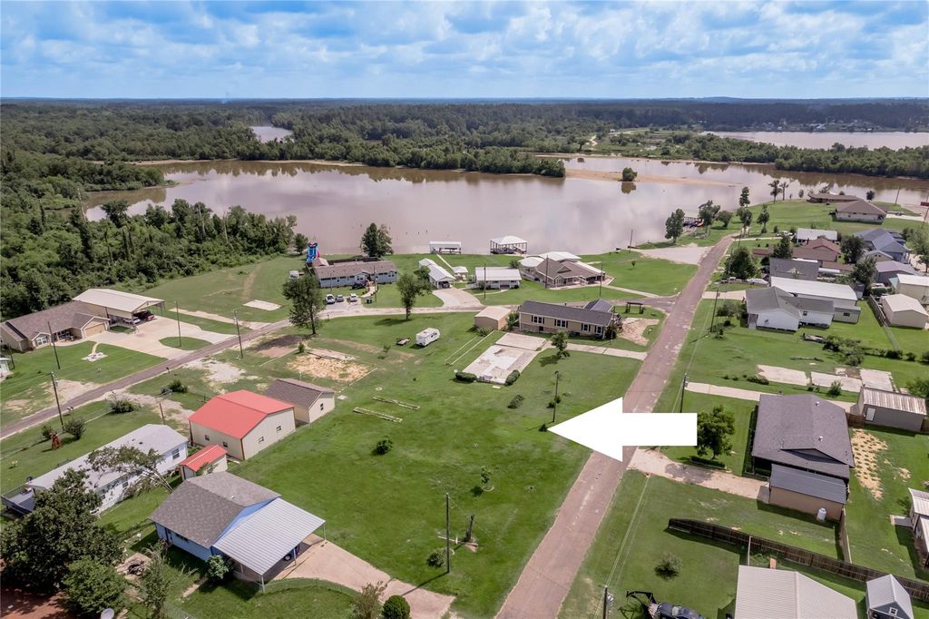 279 S Oak Lee Drive, Onalaska, TX 77360