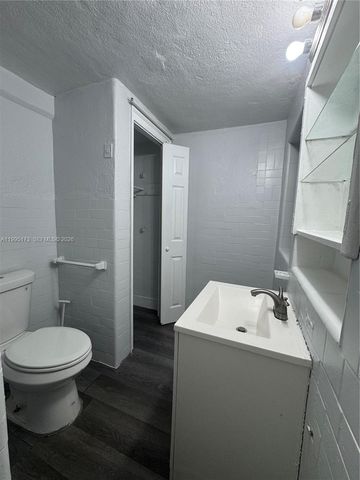 7802 NW 8th Ave 4, Miami, FL 33150