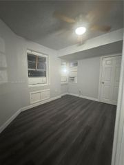 7802 NW 8th Ave 4, Miami, FL 33150