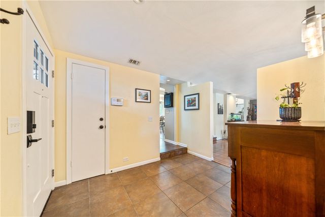 301 Country Club Dr, Corpus Christi, TX 78412