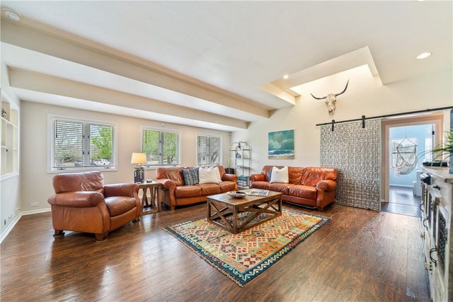 301 Country Club Dr, Corpus Christi, TX 78412