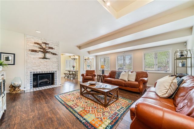 301 Country Club Dr, Corpus Christi, TX 78412