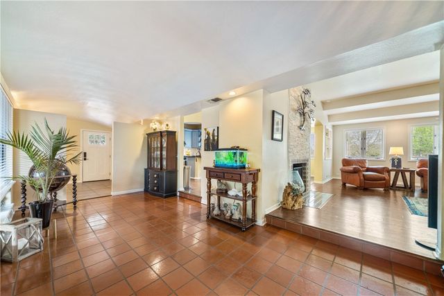 301 Country Club Dr, Corpus Christi, TX 78412