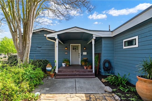 301 Country Club Dr, Corpus Christi, TX 78412