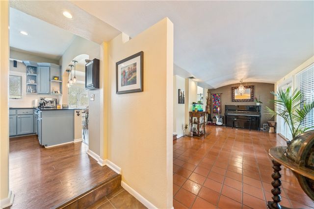 301 Country Club Dr, Corpus Christi, TX 78412